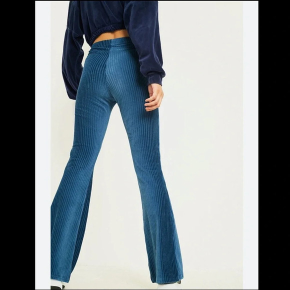 Urban Outfitters Rosie Velvet Plisse Flare Pants Size Small - Picture 1 of 10